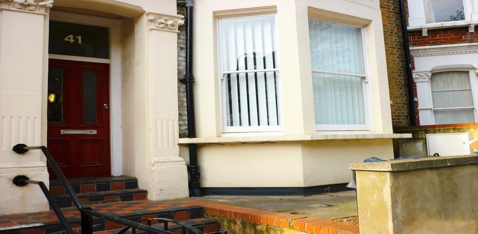 			SIZEABLE ONE BEDROOM GARDEN APARTMENT NW6, 1 Bedroom, 1 bath, 1 reception Flat			 Gascony Avenue, WEST HAMPSTEAD